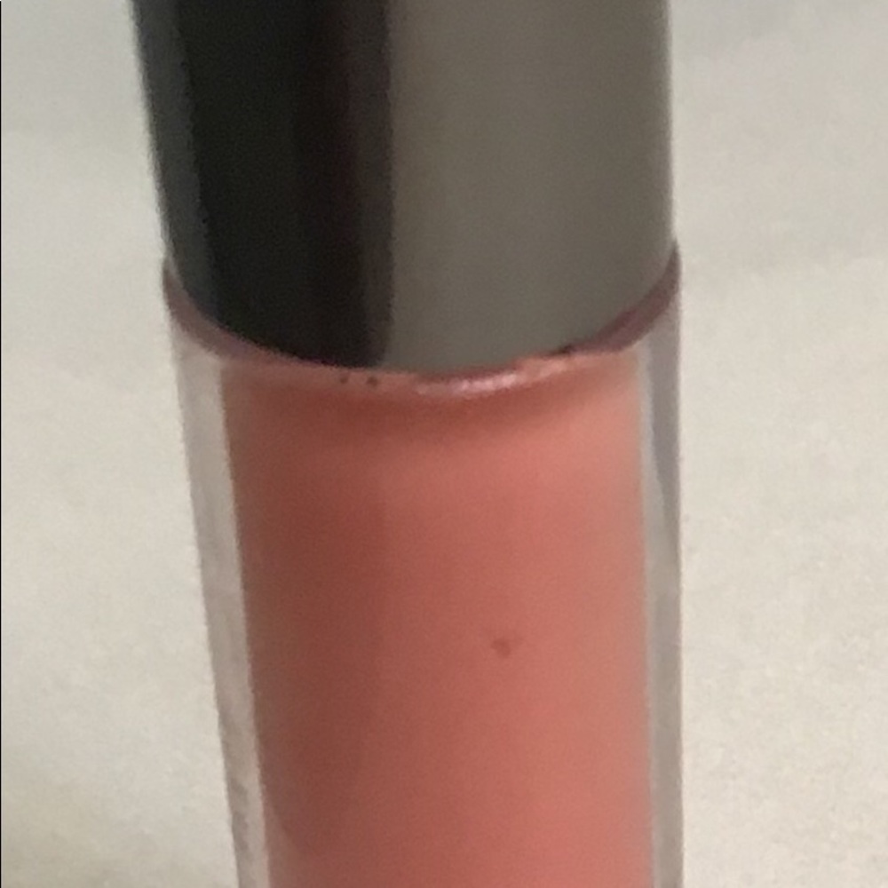 Mac Cosmetics Huggable Glass in Kind Kiss